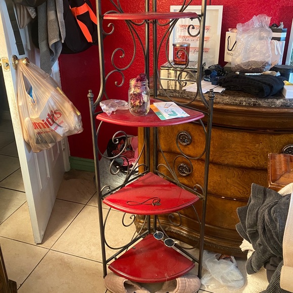A corner room standing thing to stack more stuff